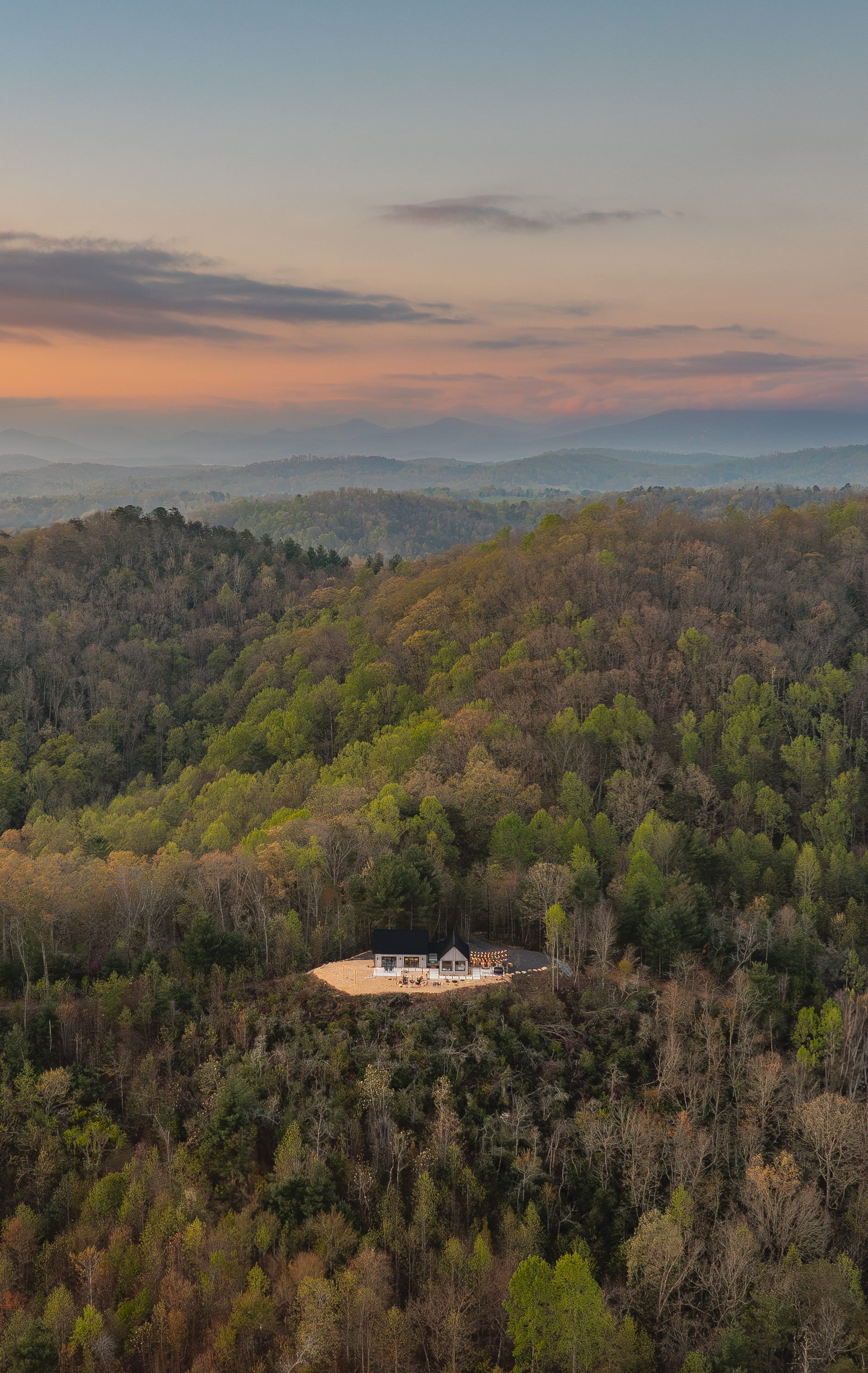 Black Fox Cabin with 180 degree mountain views